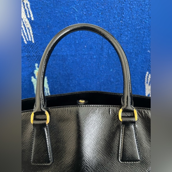 Prada Saffiano Vernice Bucket Bag, Nero - Picture 4 of 16